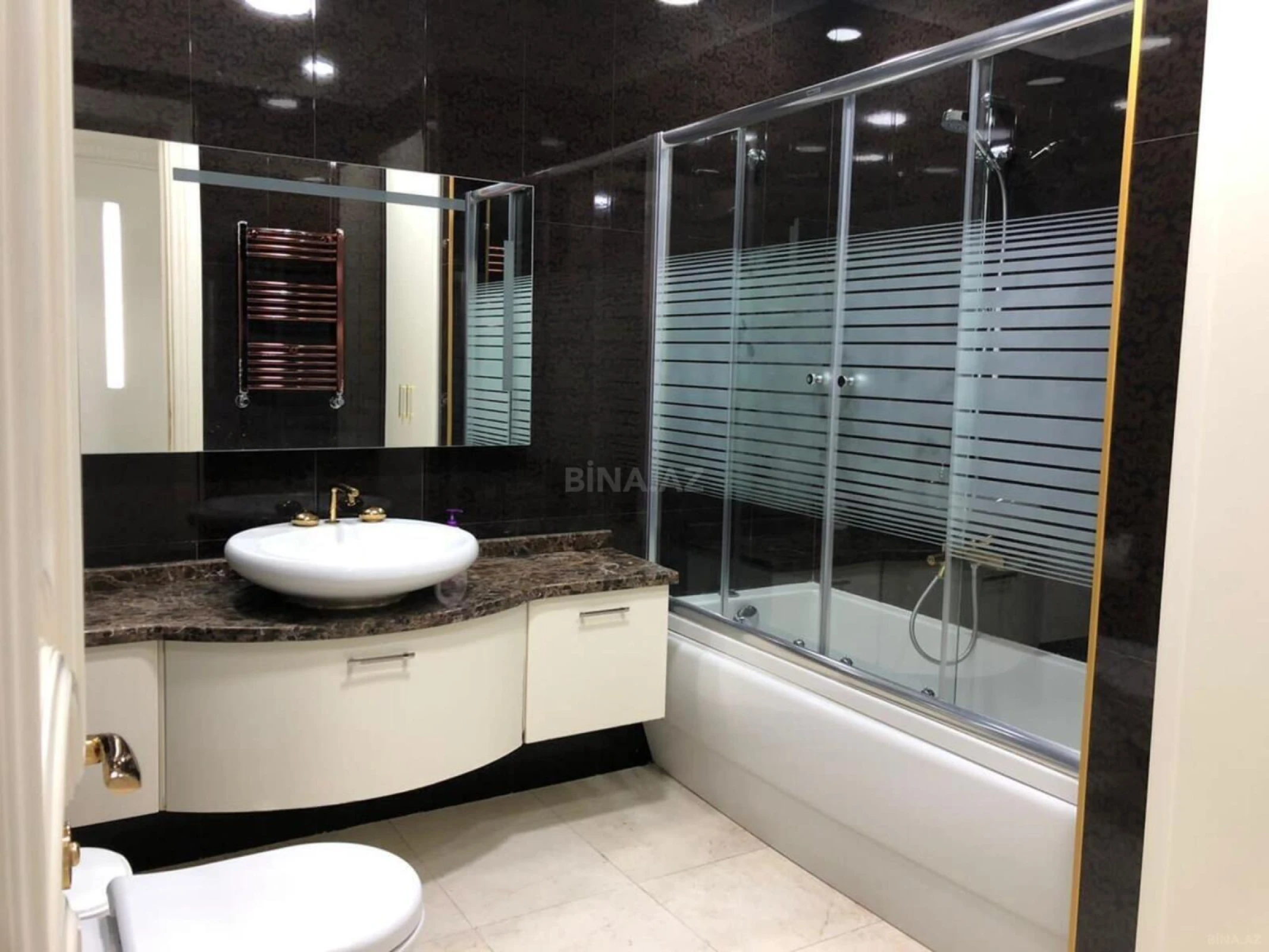 Satılır 4 otaqlı mənzil 268 m²