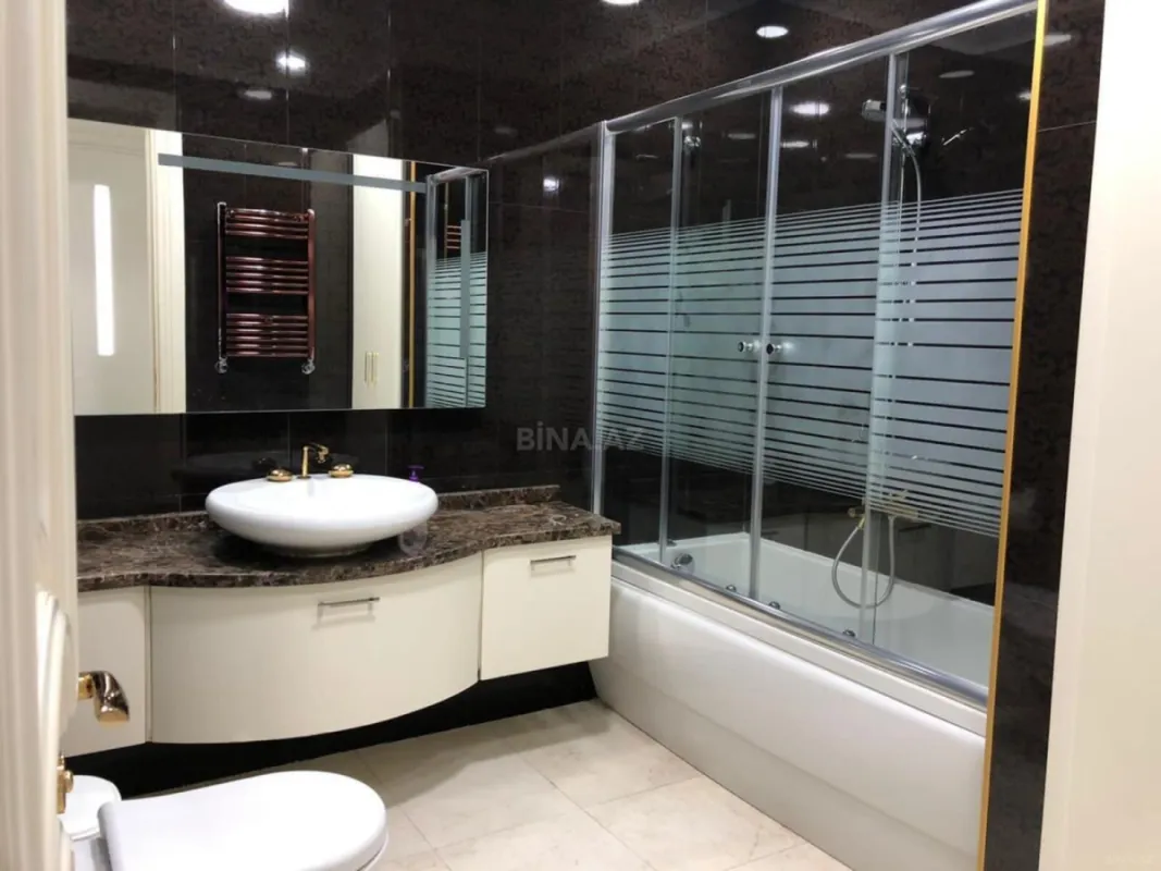 Satılır 4 otaqlı mənzil 268 m²