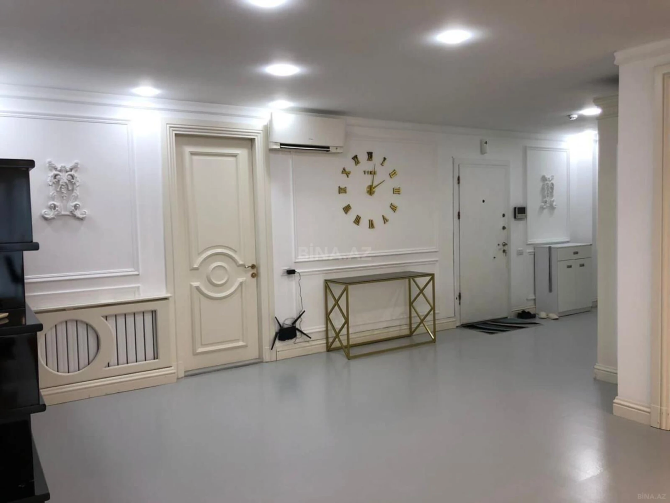 Satılır 4 otaqlı mənzil 268 m²