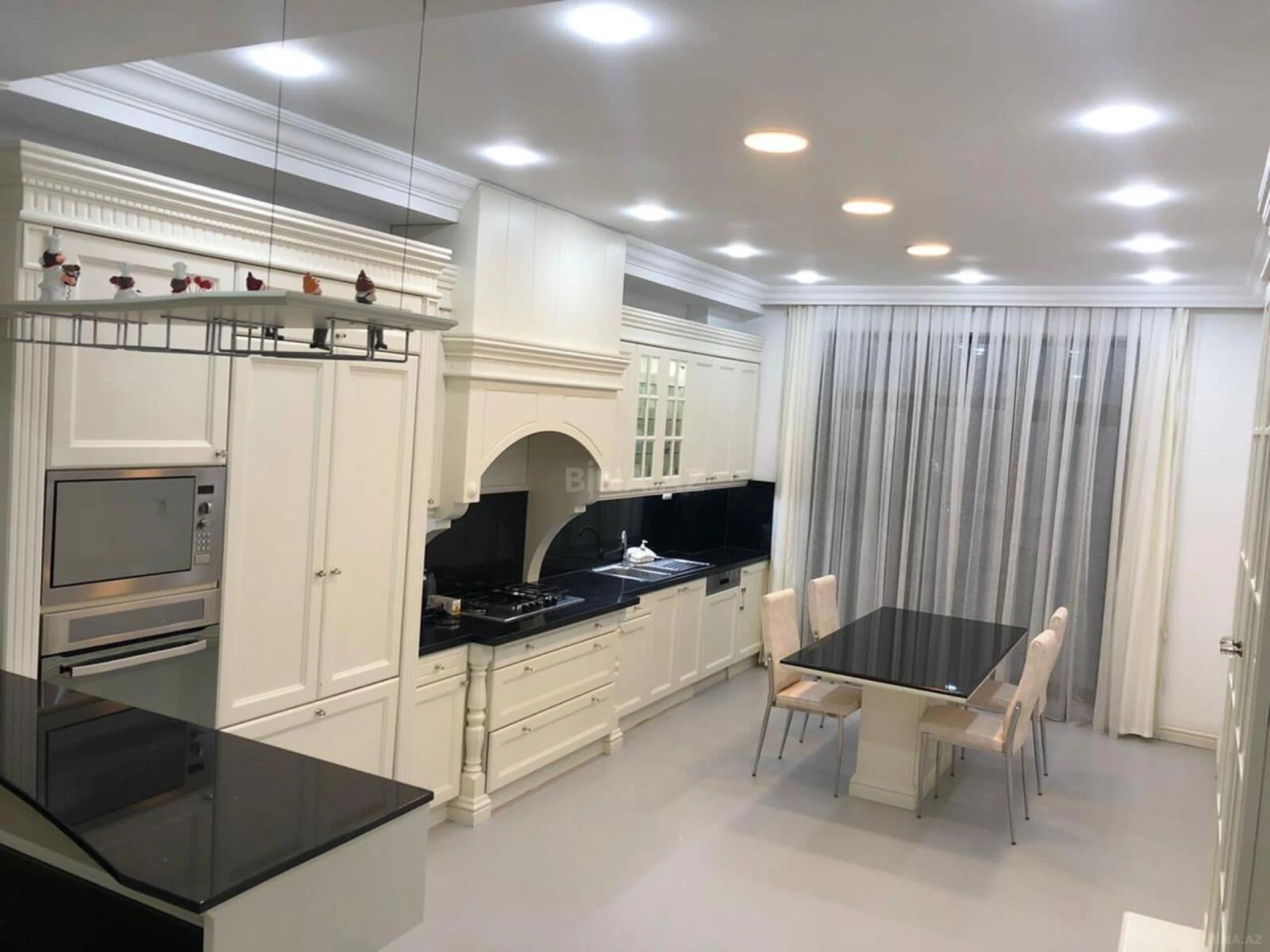 Satılır 4 otaqlı mənzil 268 m²