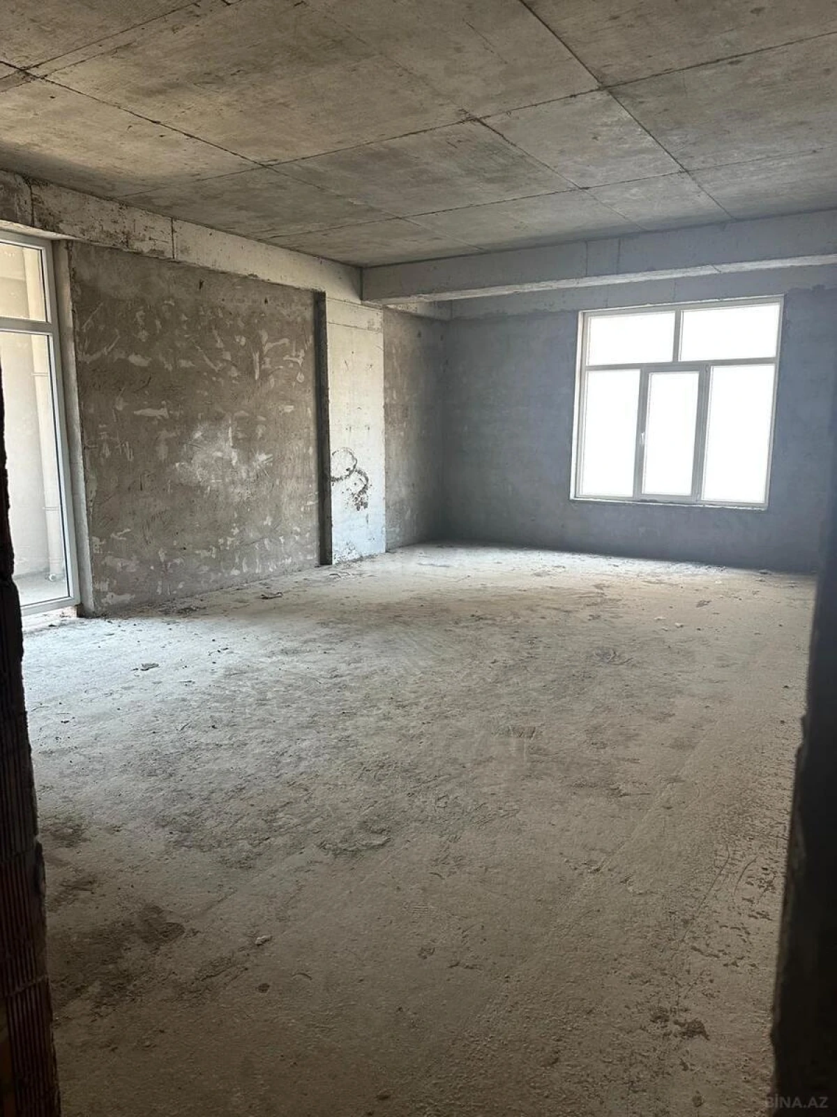 Satılır 5 otaqlı mənzil 272 m²