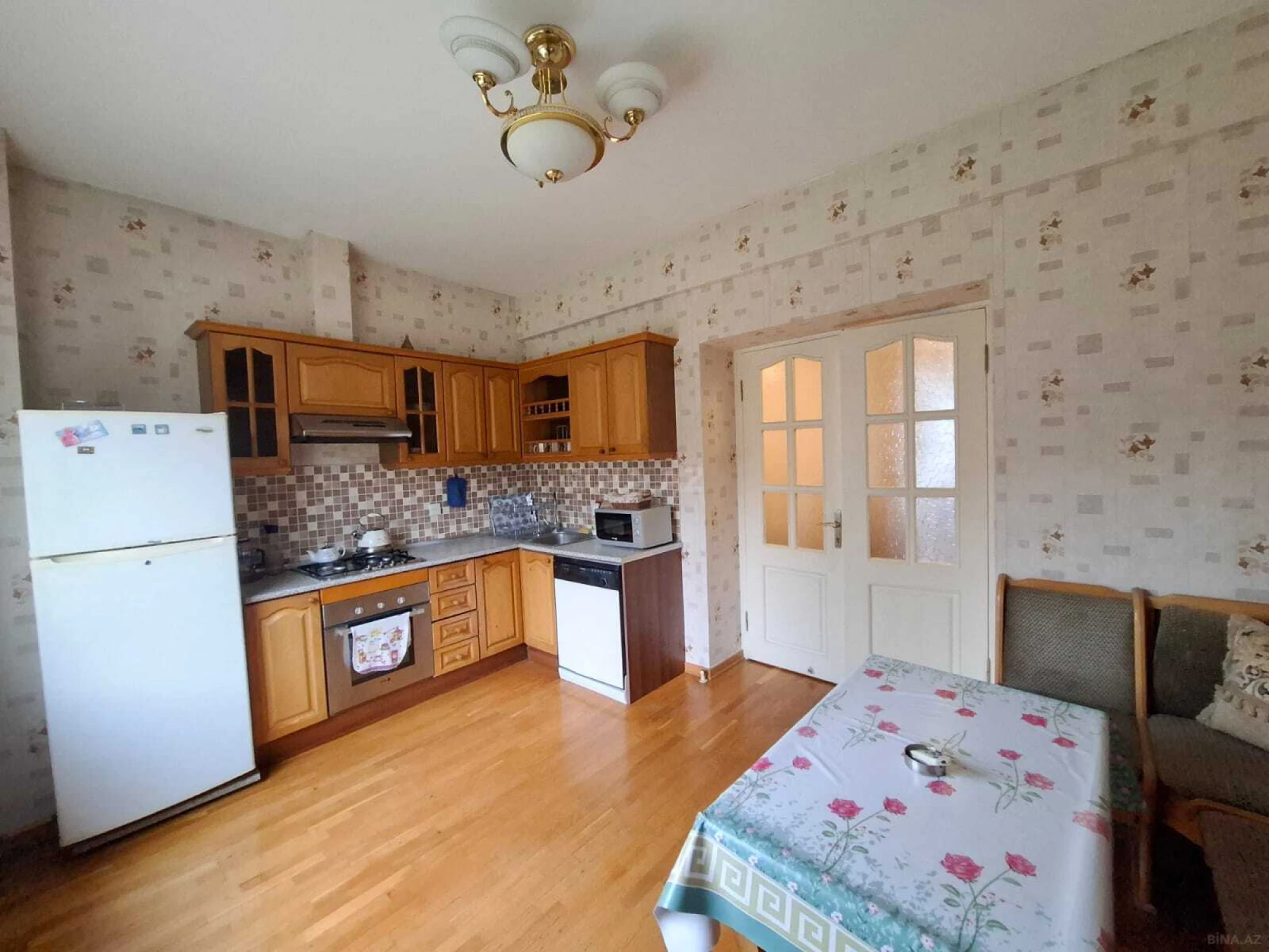 Kirayə verilir 2 otaqlı mənzil 85 m²