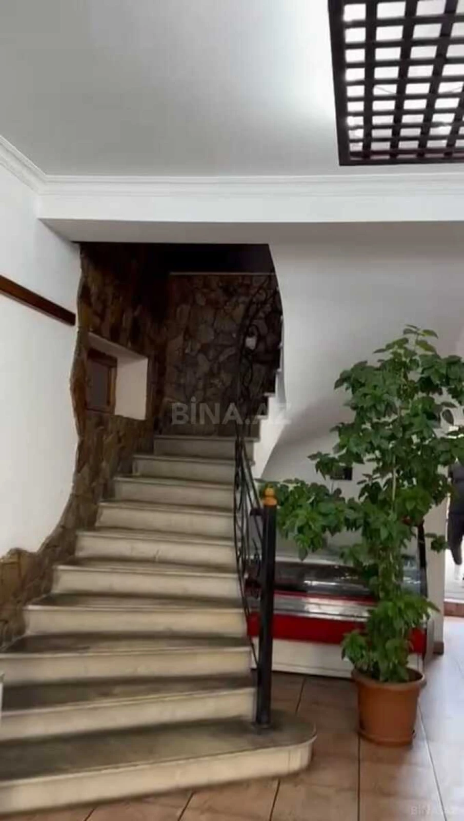 Satılır obyekt 245 m²