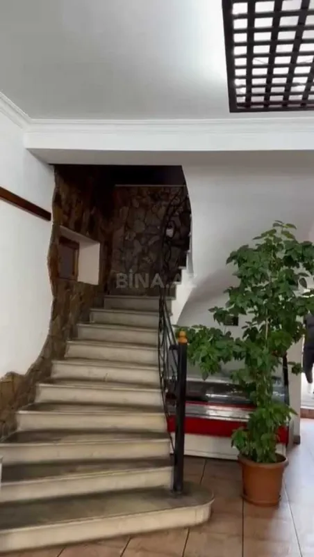 Satılır obyekt 245 m²