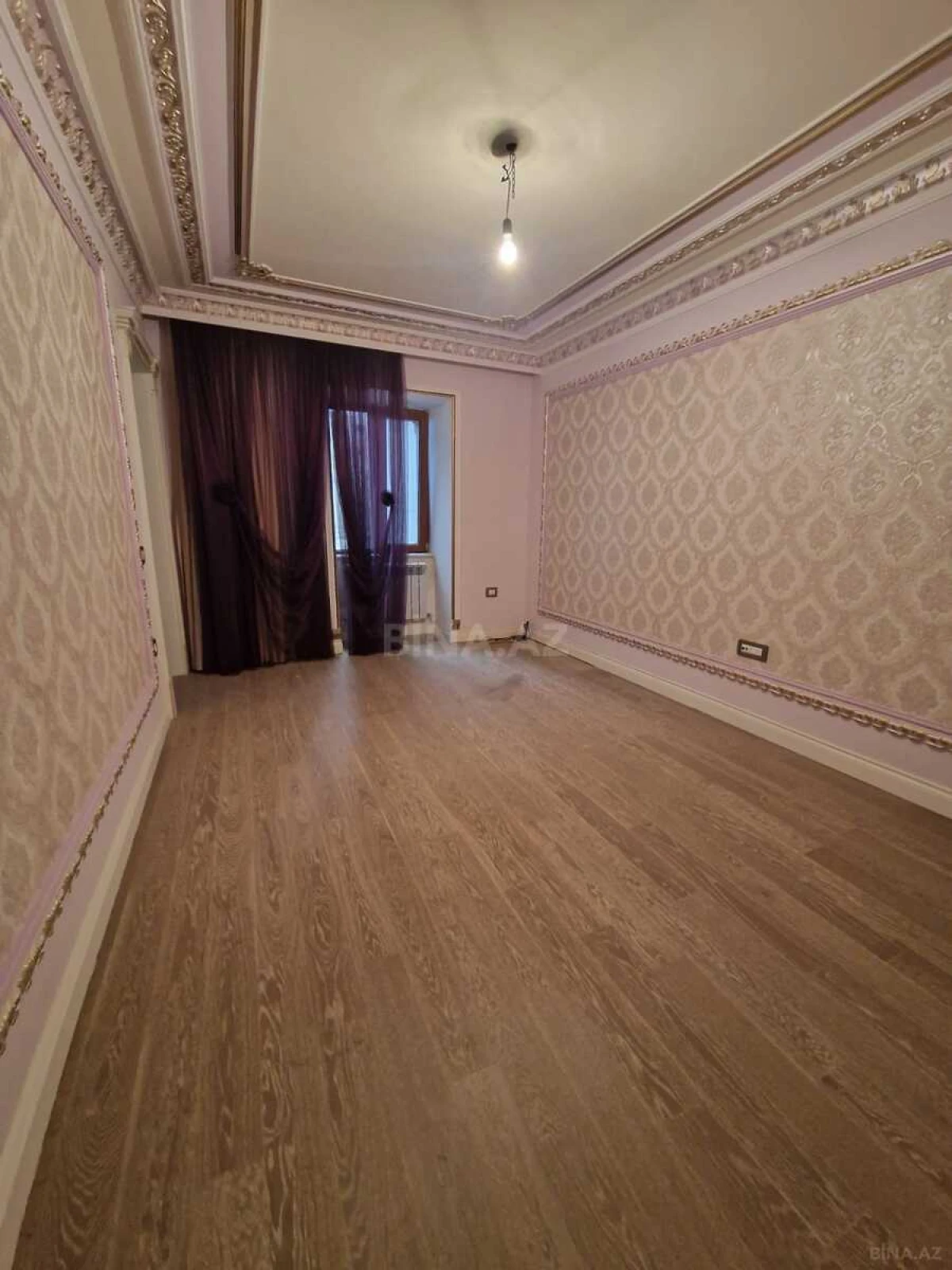 Satılır 4 otaqlı mənzil 200 m²