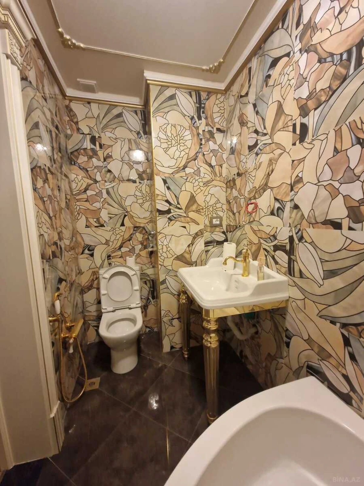 Satılır 4 otaqlı mənzil 200 m²