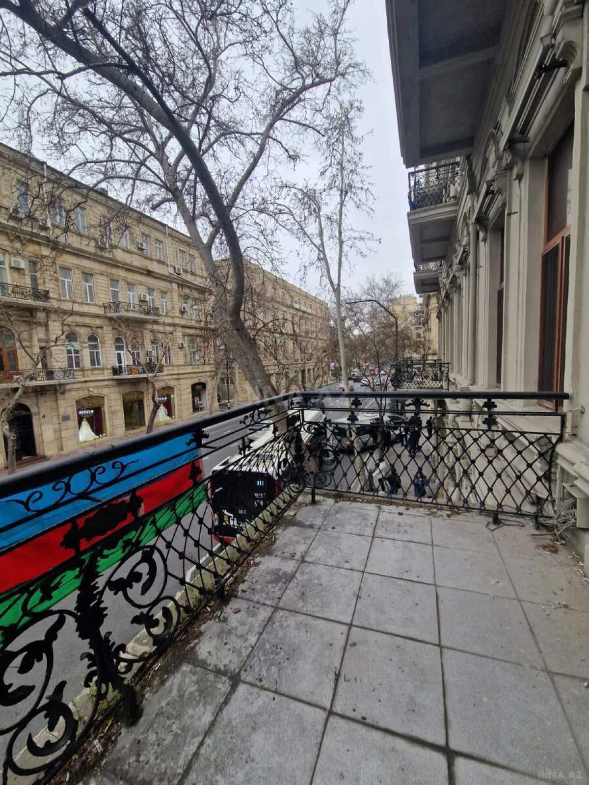 Satılır 4 otaqlı mənzil 200 m²