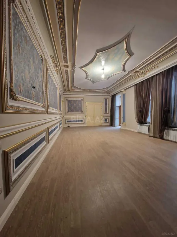 Satılır 4 otaqlı mənzil 200 m²