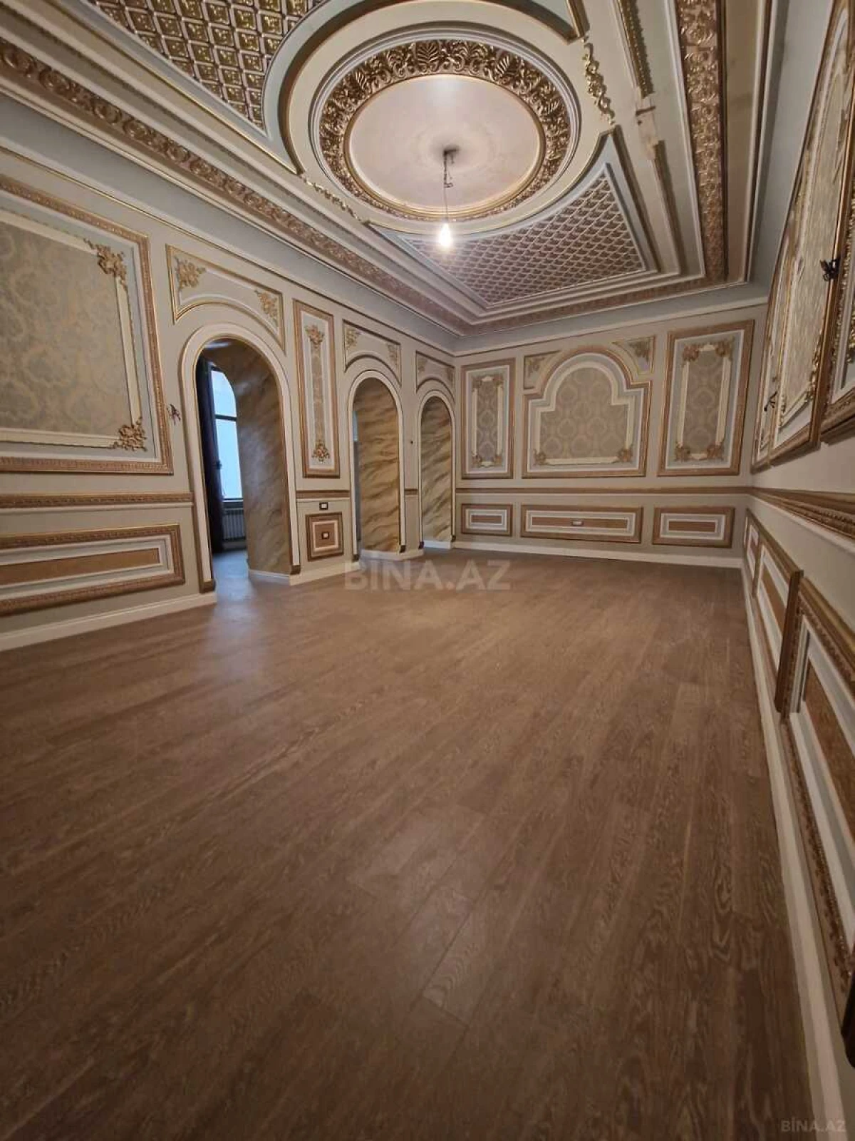 Satılır 4 otaqlı mənzil 200 m²