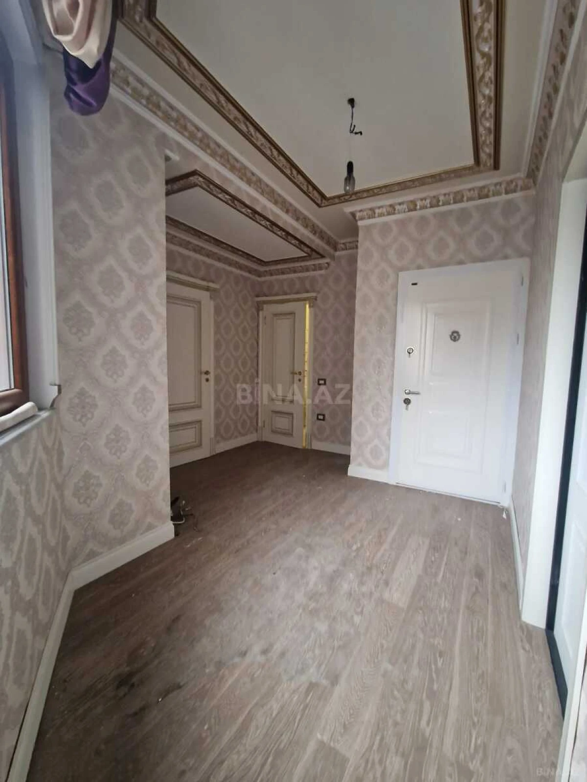 Satılır 4 otaqlı mənzil 200 m²