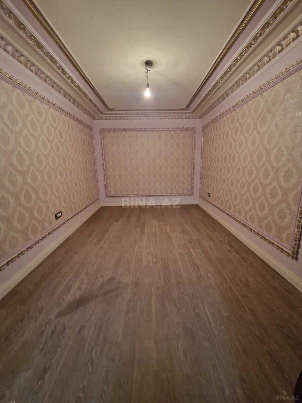 Satılır 4 otaqlı mənzil 200 m²