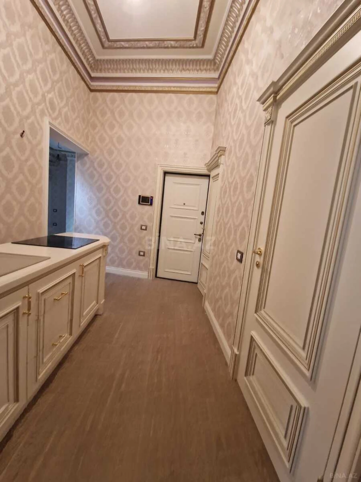 Satılır 4 otaqlı mənzil 200 m²