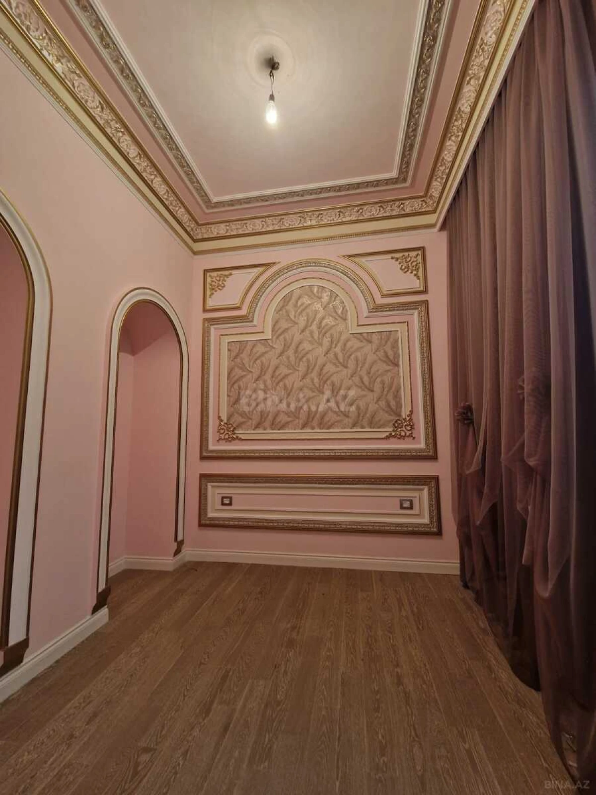 Satılır 4 otaqlı mənzil 200 m²