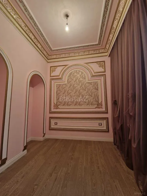 Satılır 4 otaqlı mənzil 200 m²