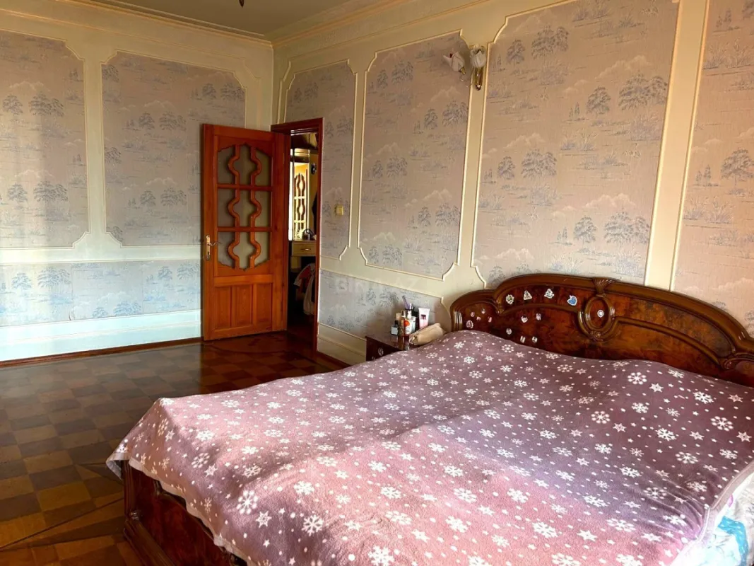 Satılır 4 otaqlı mənzil 110 m²