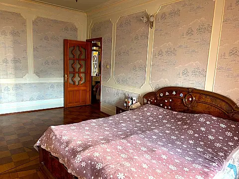 Satılır 4 otaqlı mənzil 110 m²