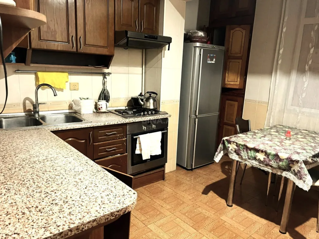 Satılır 4 otaqlı mənzil 110 m²