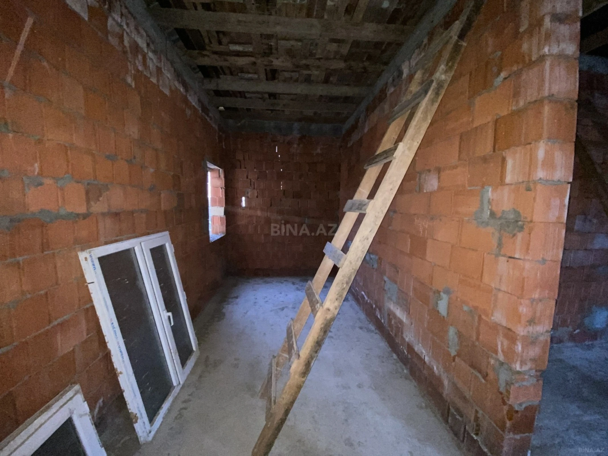 Satılır 6 otaqlı həyət evi 260 m²