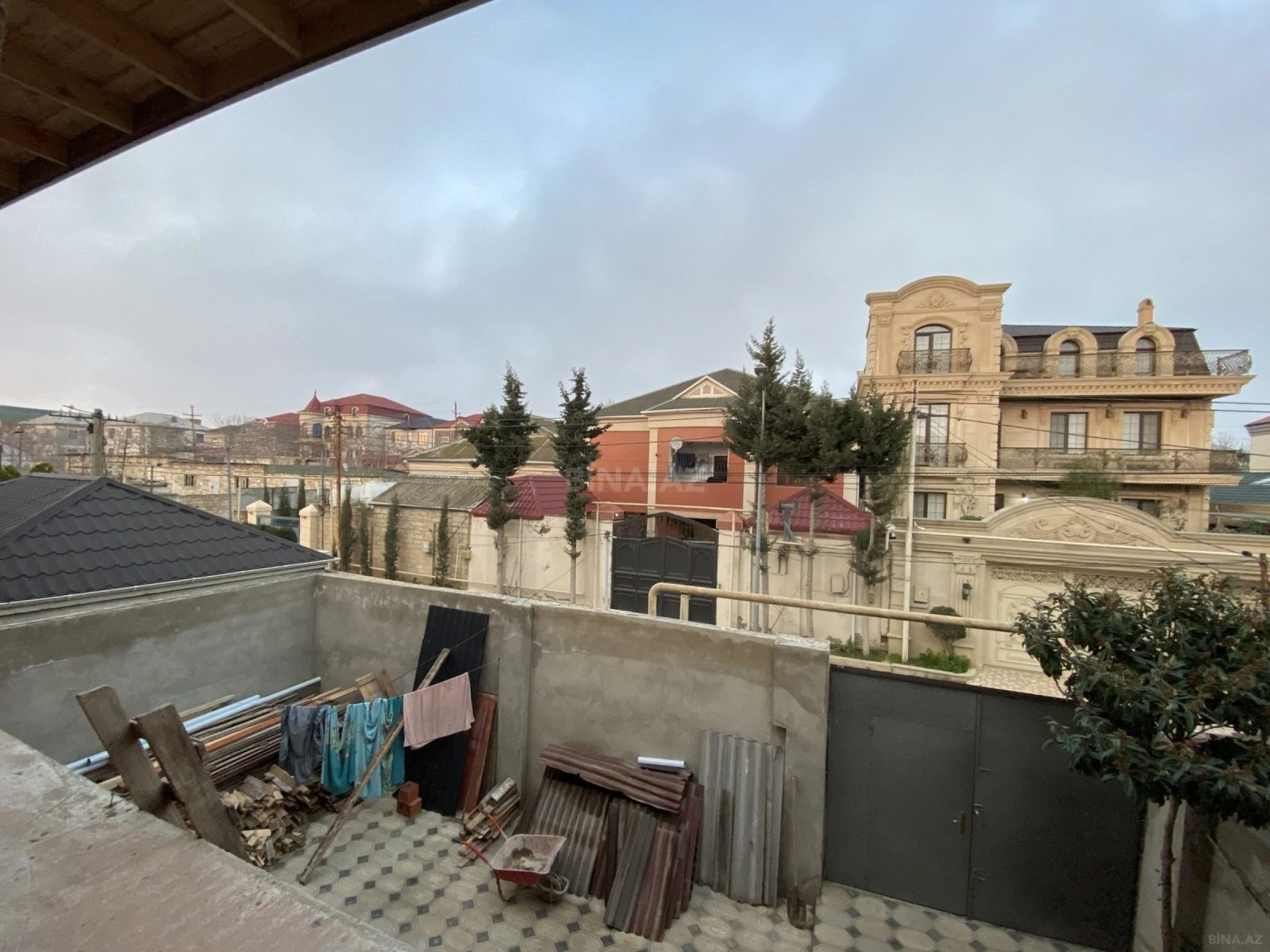 Satılır 6 otaqlı həyət evi 260 m²