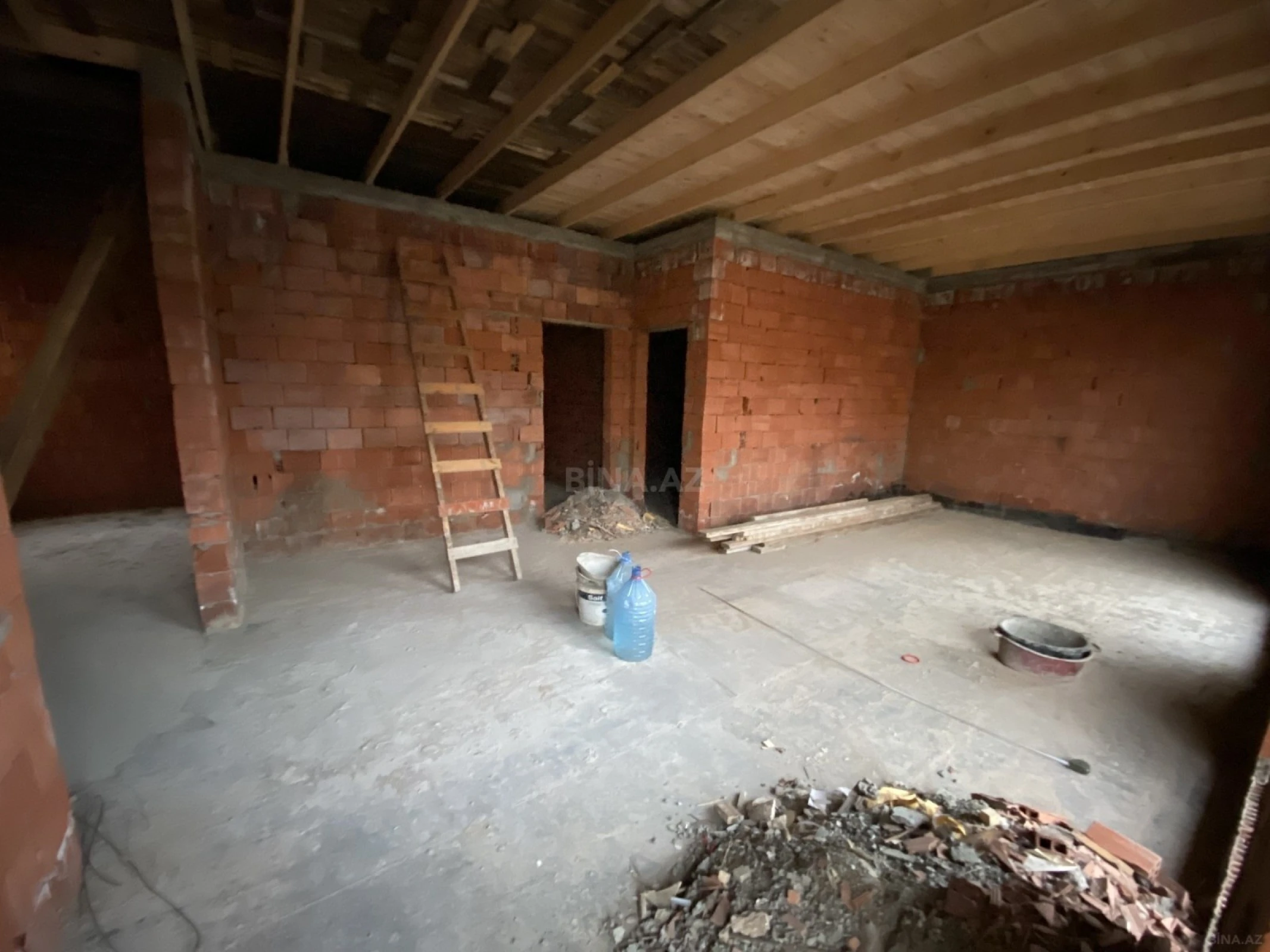 Satılır 6 otaqlı həyət evi 260 m²