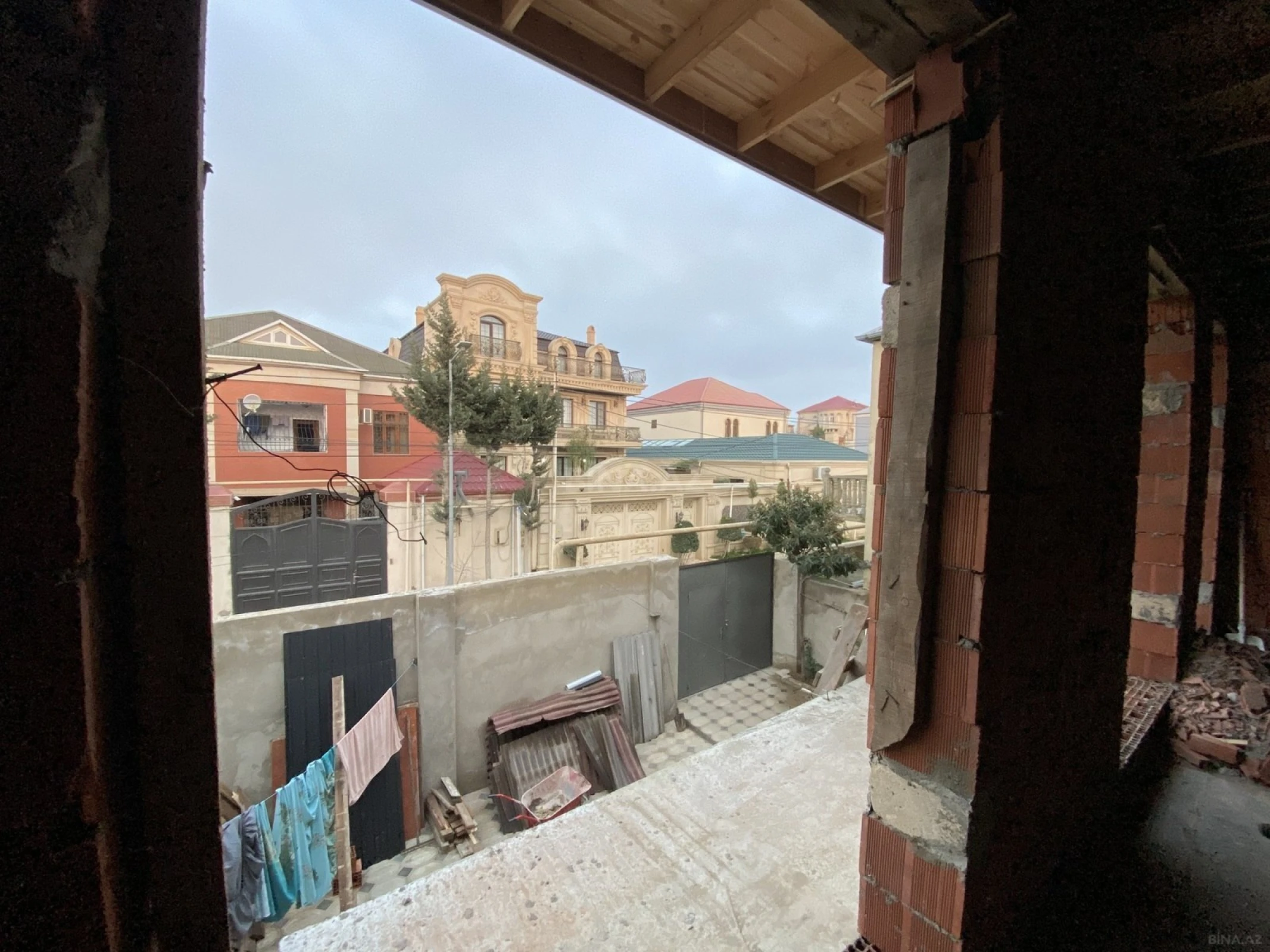 Satılır 6 otaqlı həyət evi 260 m²