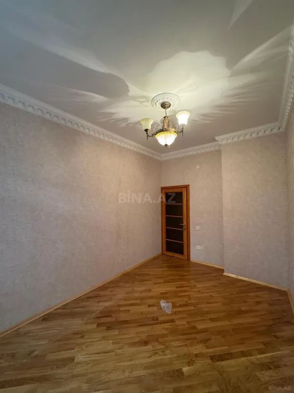 Satılır 4 otaqlı mənzil 120 m²