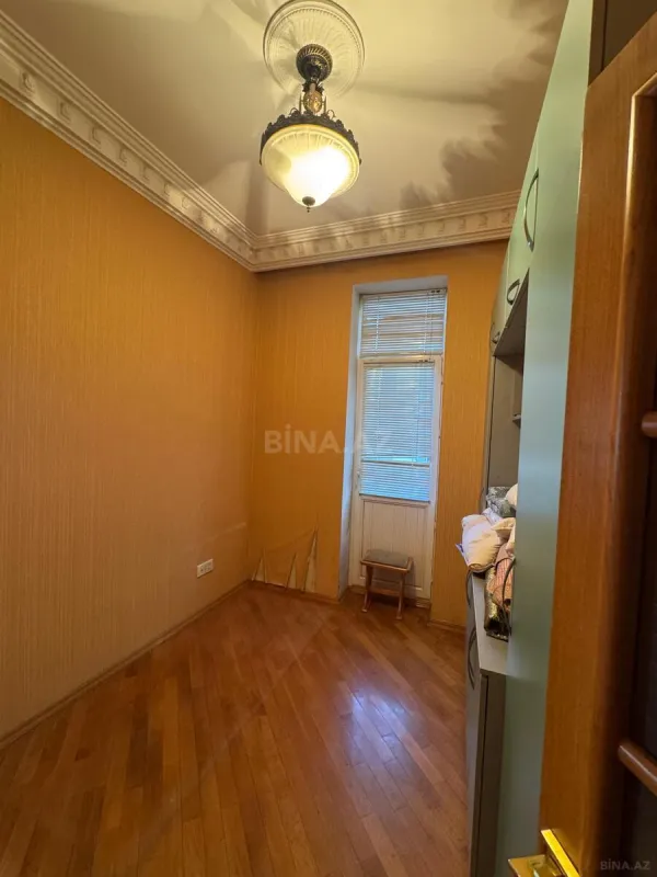 Satılır 4 otaqlı mənzil 120 m²