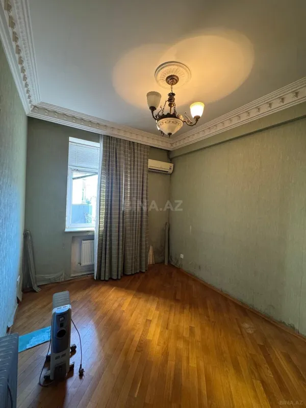 Satılır 4 otaqlı mənzil 120 m²