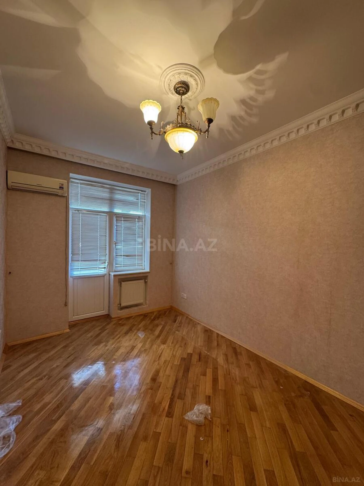 Satılır 4 otaqlı mənzil 120 m²