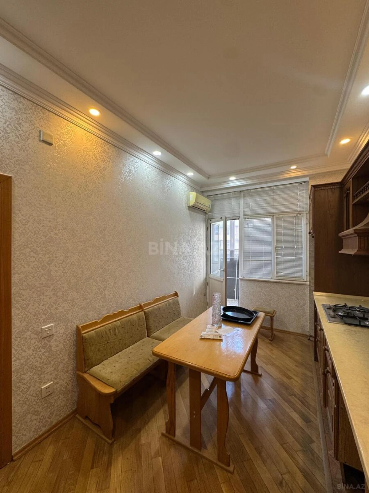 Satılır 4 otaqlı mənzil 120 m²