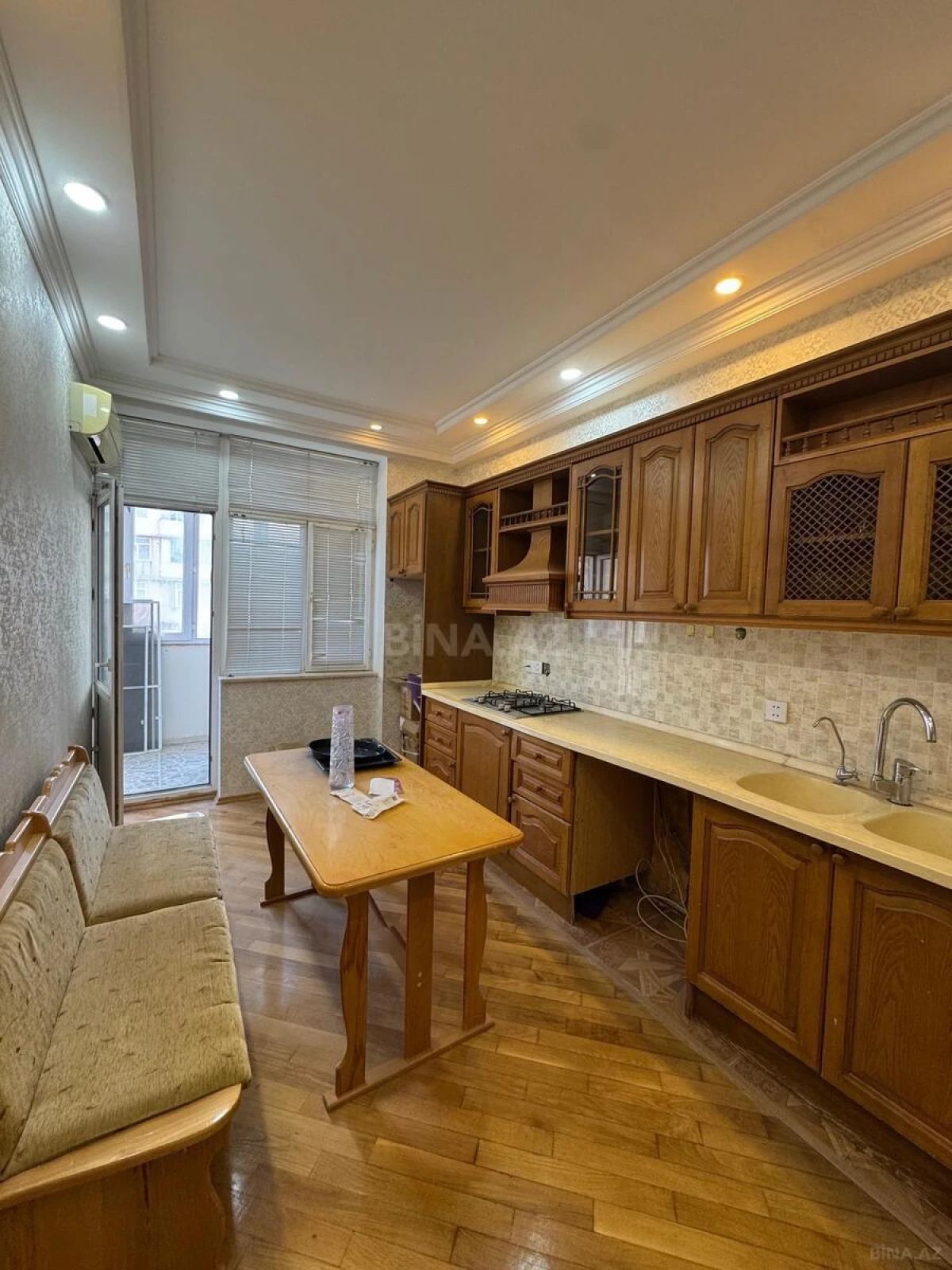 Satılır 4 otaqlı mənzil 120 m²