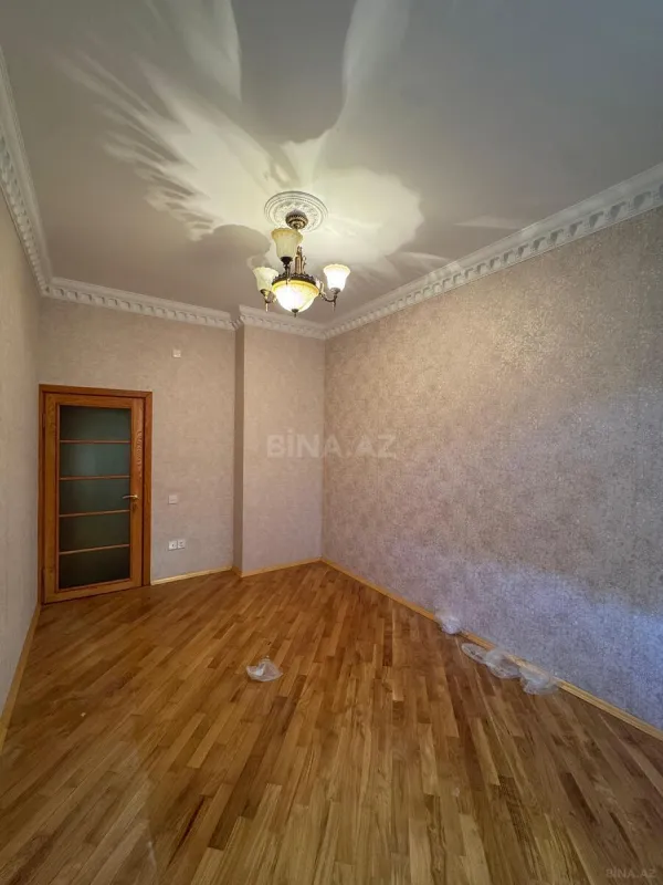 Satılır 4 otaqlı mənzil 120 m²