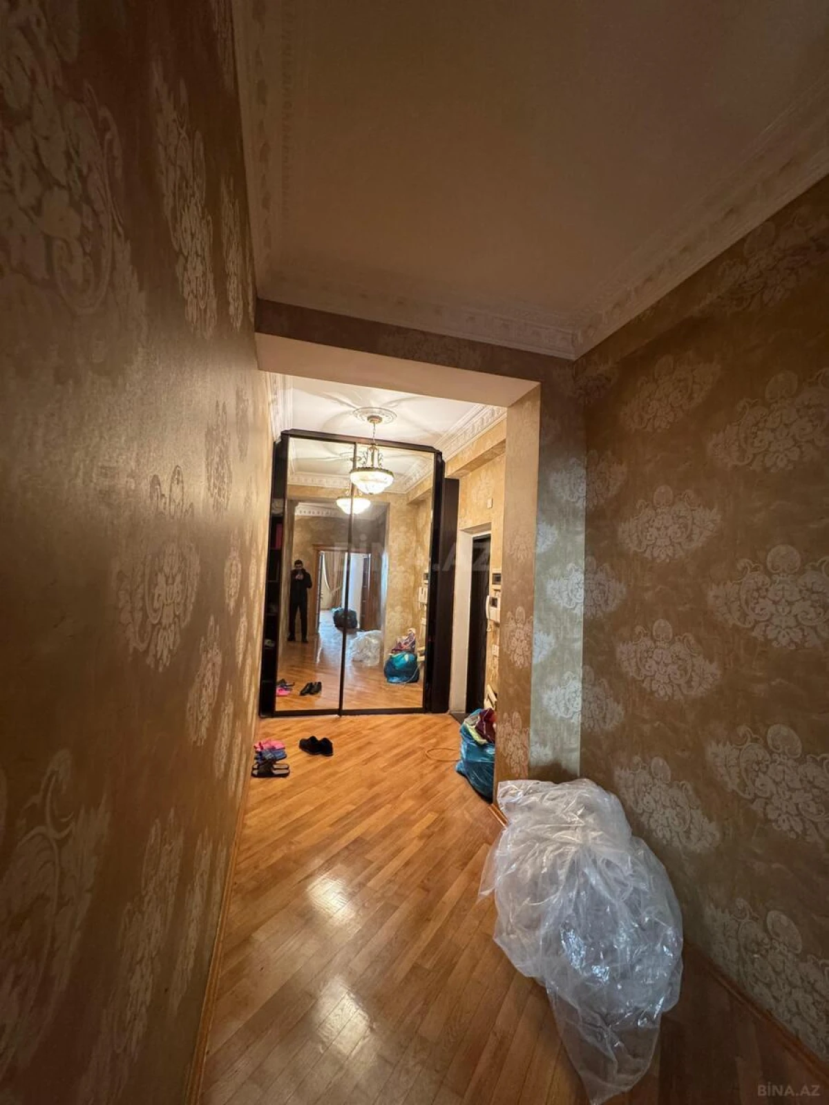 Satılır 4 otaqlı mənzil 120 m²