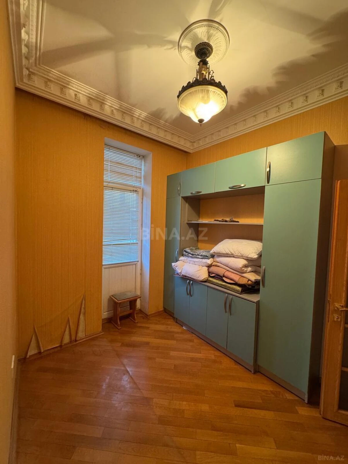 Satılır 4 otaqlı mənzil 120 m²