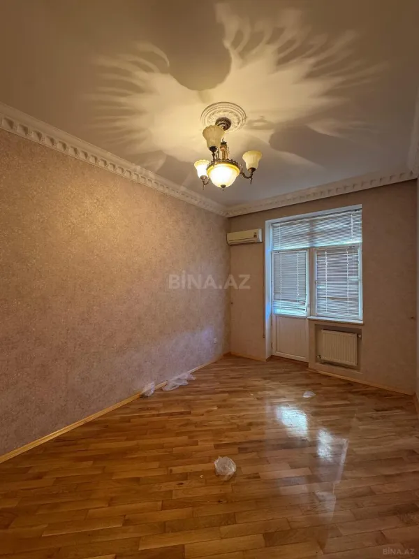 Satılır 4 otaqlı mənzil 120 m²
