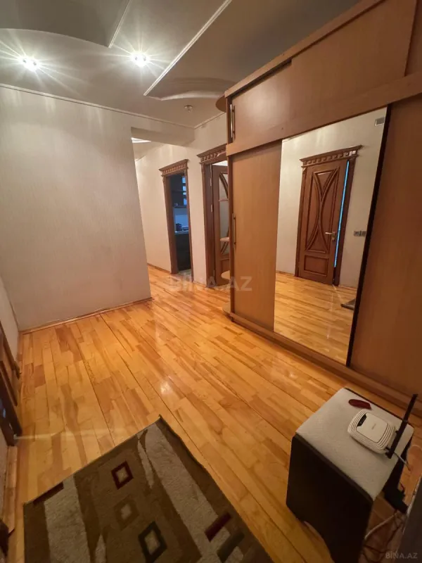 Kirayə verilir 2 otaqlı mənzil 90 m²