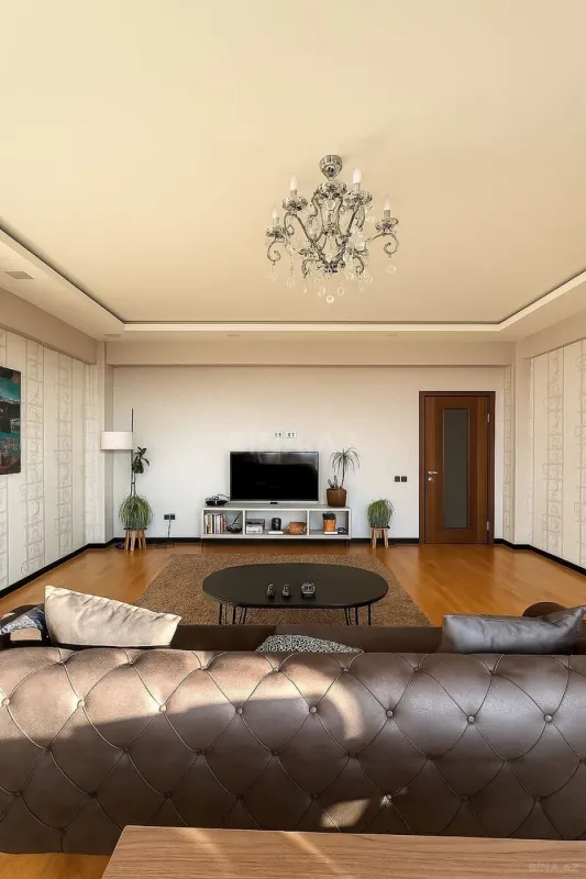 Satılır 2 otaqlı mənzil 110 m²