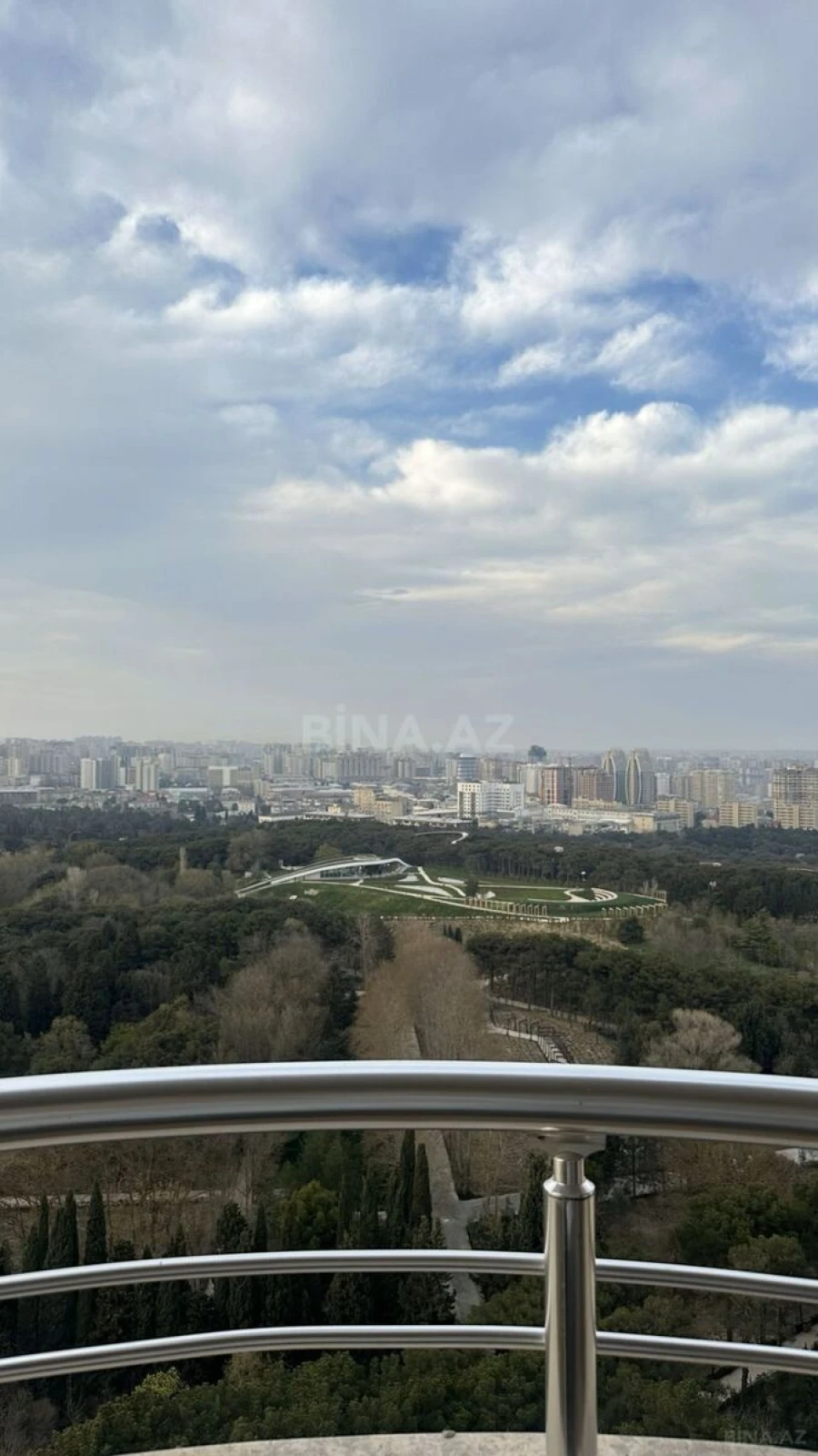 Satılır 2 otaqlı mənzil 110 m²