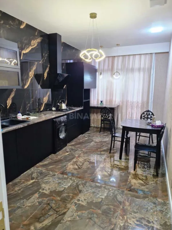 Kirayə verilir 2 otaqlı mənzil 90 m²
