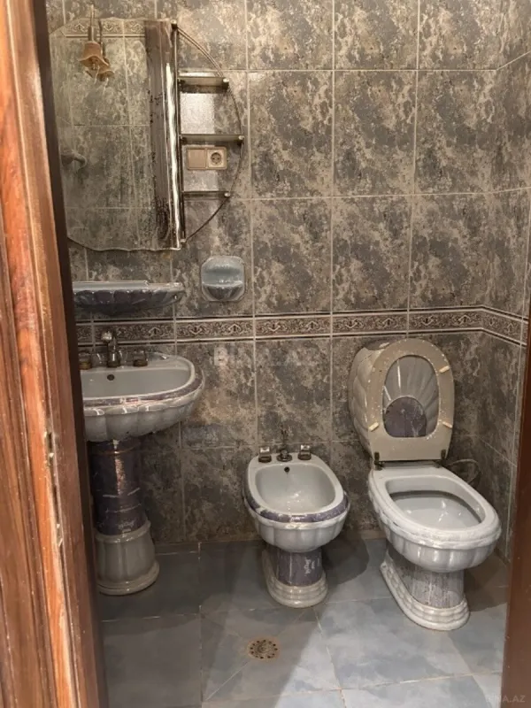 Kirayə verilir 5 otaqlı ofis 200 m²