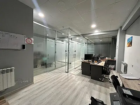 Satılır 6 otaqlı ofis 130 m²