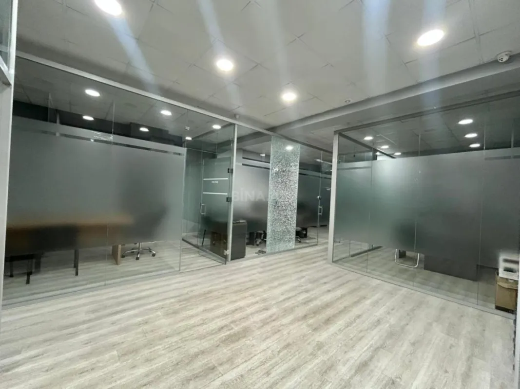 Satılır 6 otaqlı ofis 130 m²