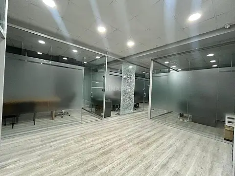 Satılır 6 otaqlı ofis 130 m²