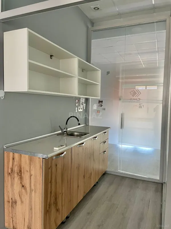 Satılır 6 otaqlı ofis 130 m²