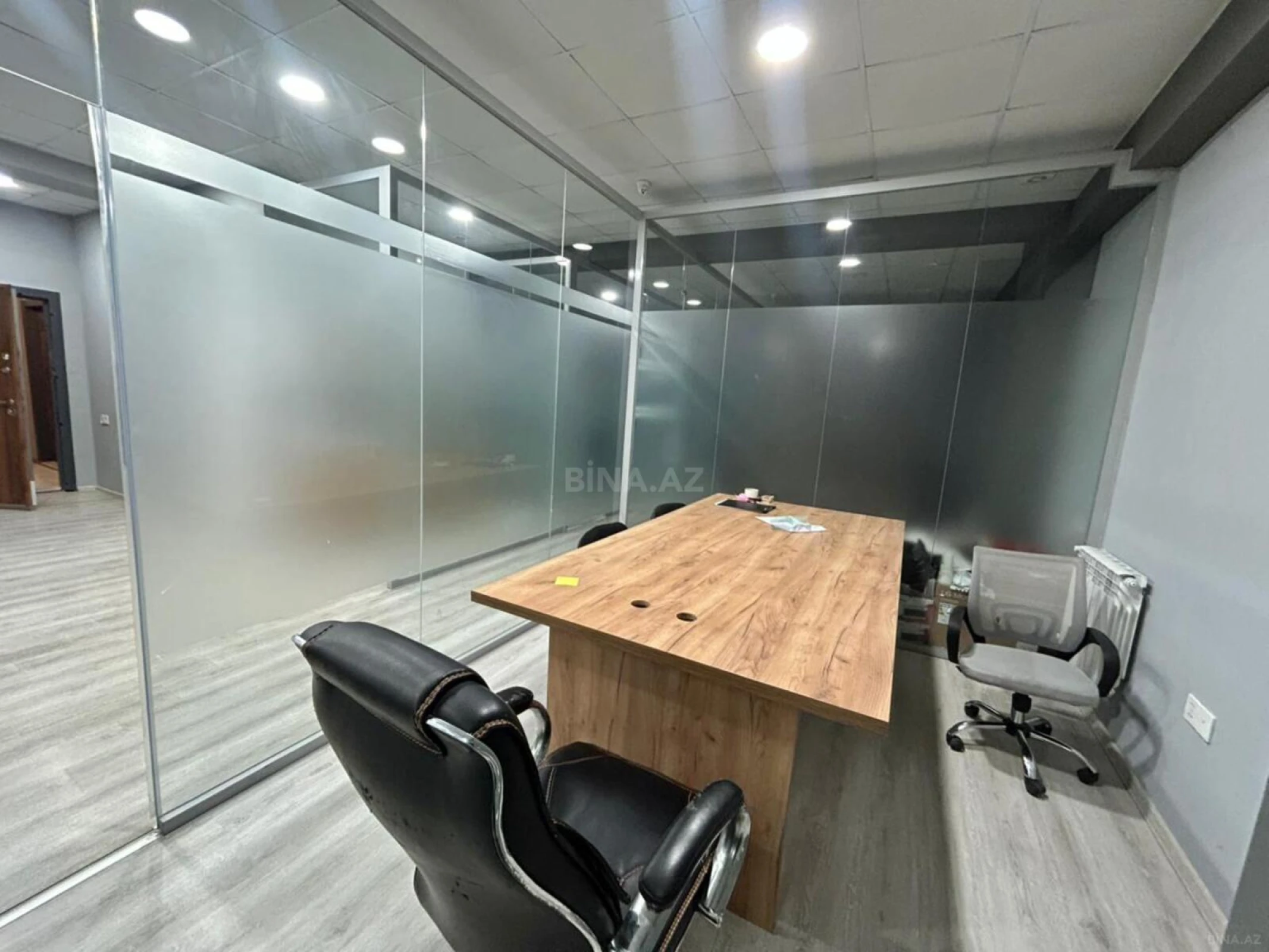 Satılır 6 otaqlı ofis 130 m²
