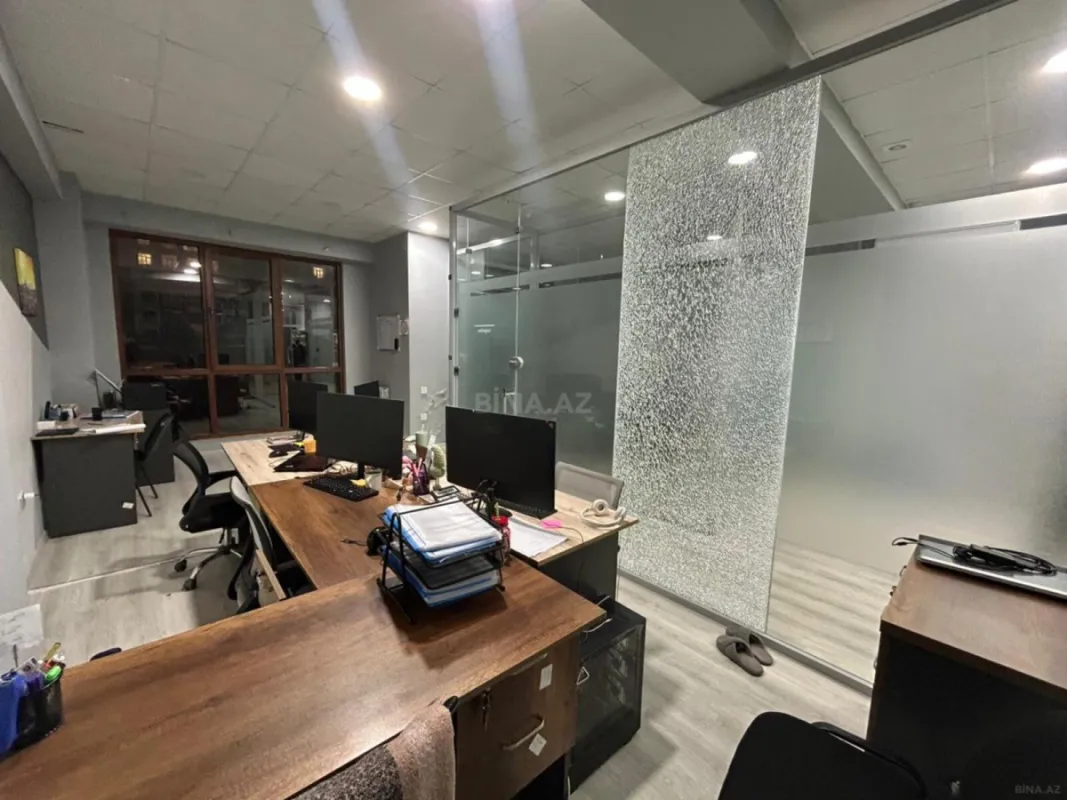 Satılır 6 otaqlı ofis 130 m²