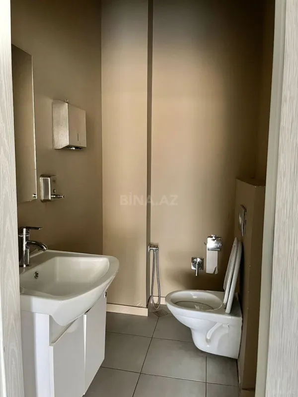 Satılır 6 otaqlı ofis 130 m²