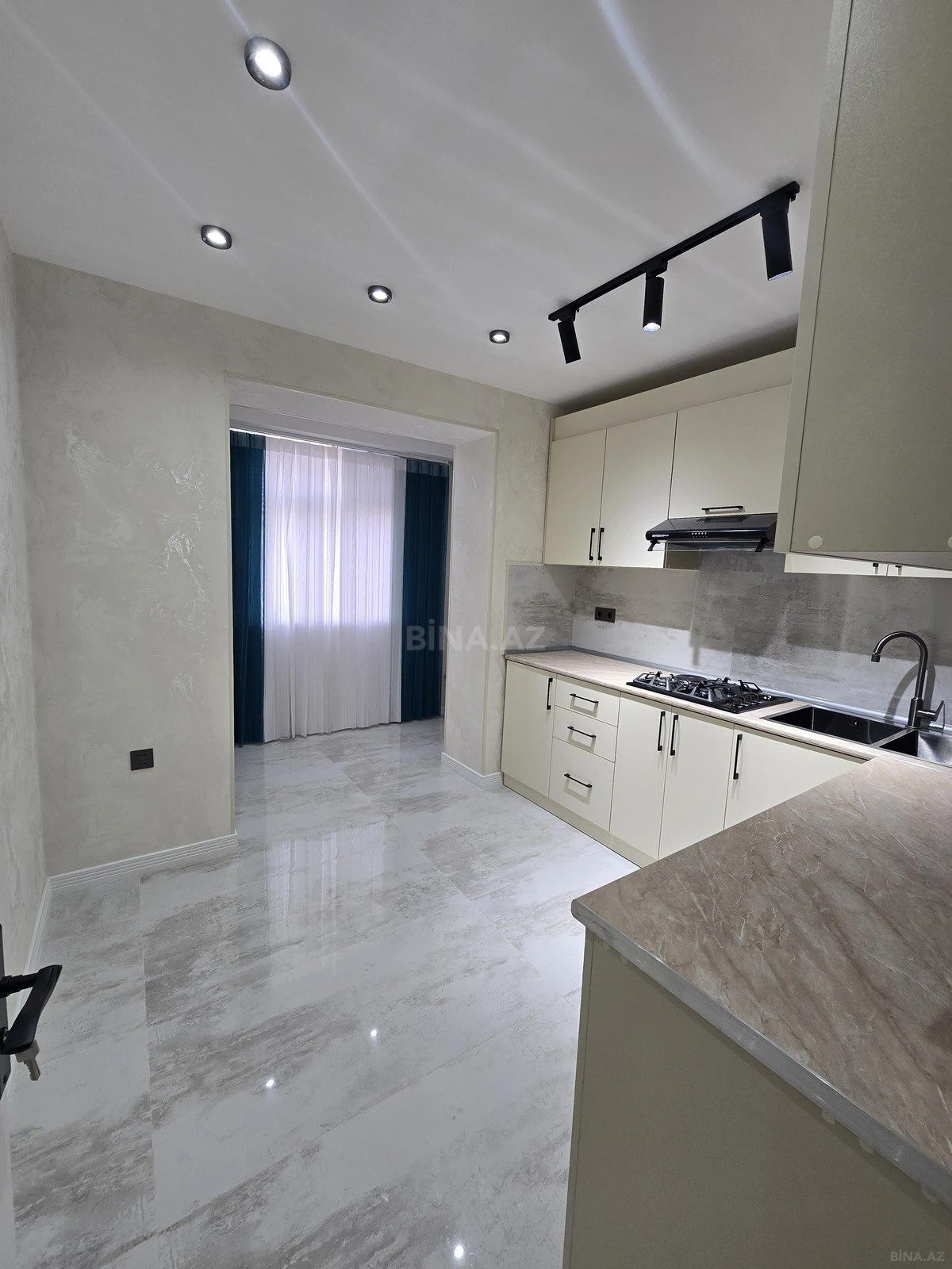 Satılır 3 otaqlı mənzil 85 m²