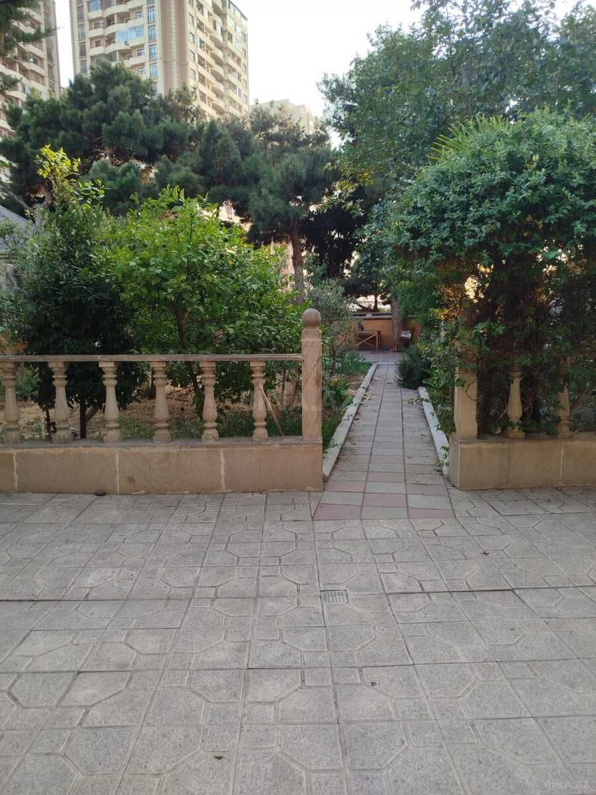 Satılır 7 otaqlı həyət evi 300 m²