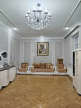 Satılır 7 otaqlı həyət evi 300 m²